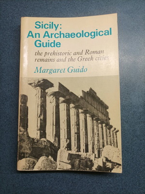 Book Sicily An Archaeological Guide like new, English