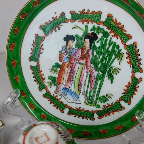 Chinese miniature tea set Zhong Guo Jingdezhen Zhi with 9 pieces, painted geishas