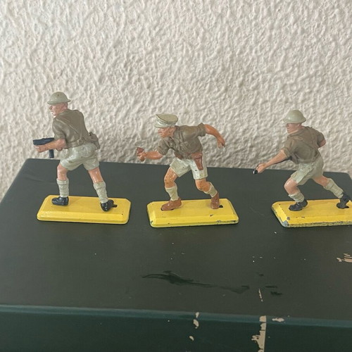 Britains detail toy soldiers like new, British 8th Army