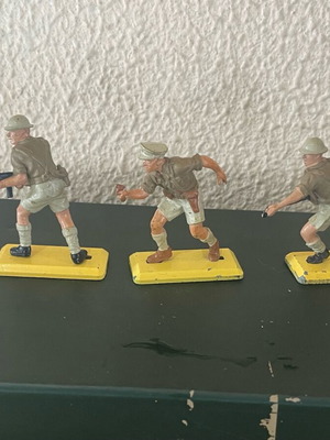 Britains detail toy soldiers like new, British 8th Army