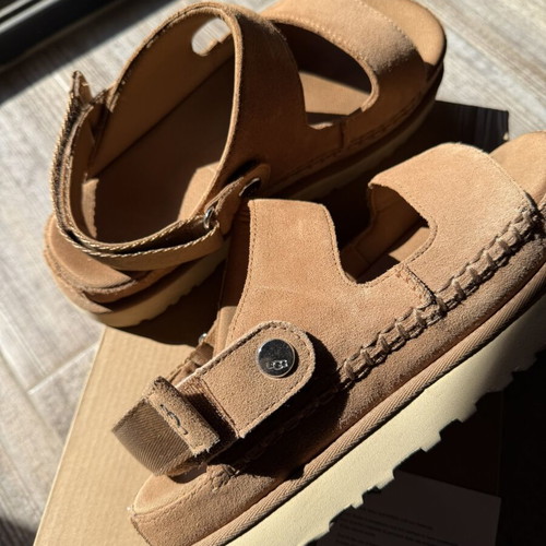 Ugg shoes size 40 like new, brown slippers