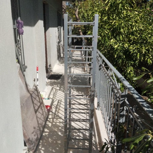 Τροχήλατη μεταλλική ραφιέρα ποτών με 12 συρόμενα ράφια