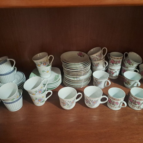 Porcelain coffee cups new with saucers and bowls
