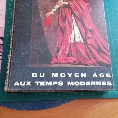 Du Moyen Age aux Temps Modernes book like new, French history