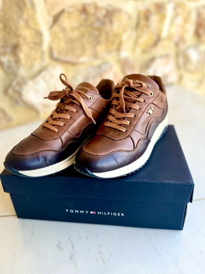 Tommy Hilfiger leather sneakers cognac like new, size 40