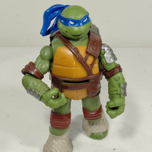 Teenage Mutant Ninja Turtles Leonardo & Mikey figures used, 2012