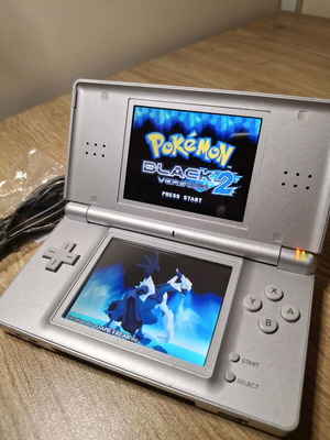 Nintendo DS Lite ασημί σε άριστη κατάσταση με καλώδιο φόρτισης