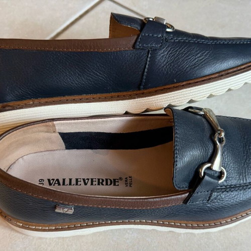 Valleverde leather blue loafers size 39 like new
