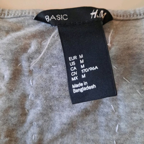 H&M women's grey top with knitted motif like new, size medium