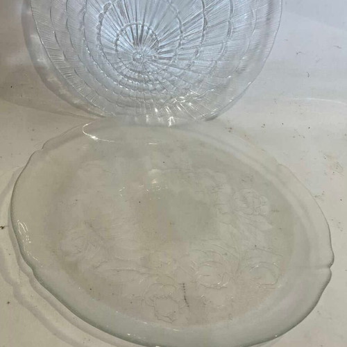 Set of 2 vintage decorative platters used 33x33
