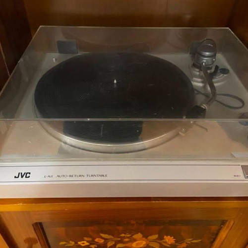 Vintage JVC Hi-Fi Stereo System with Turntable, Cassette Player, Equalizer, 2 Speakers and 5 Vinyl Records