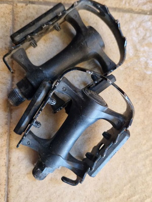 Bicycle pedals