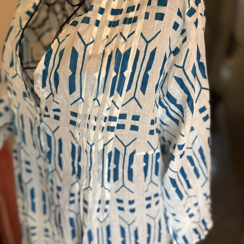 Raj Fashion women's shirt like new, 100% cotton, geometric print