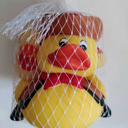 Bath toy Sheriff duck set new with 3 ducks
