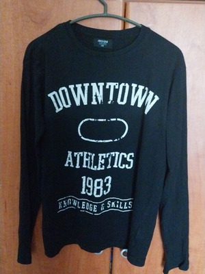 Long-sleeve T-shirt Inside like new, size XS, black and white
