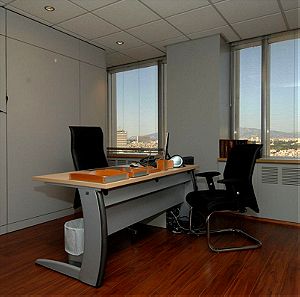 Γραφείο και καρέκλες