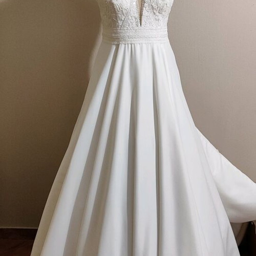 Angela Bianca wedding dress size M-L like new, white