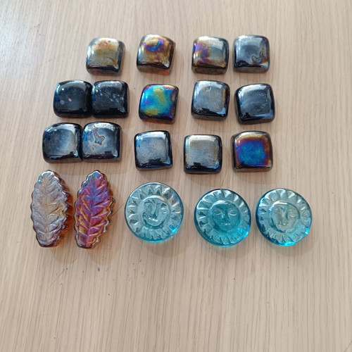 Set of 19 used decorative glass cabochons for crafts