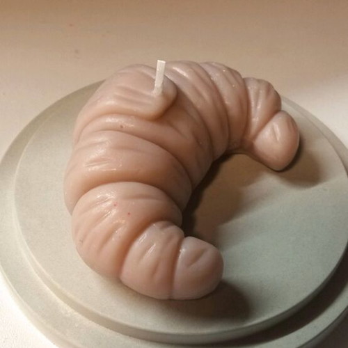 Croissant scented candle like new with black vanilla and emberwood aroma