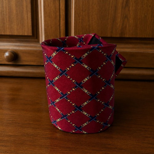Hugo Boss silk tie like new, blue and red