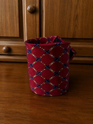 Hugo Boss silk tie like new, blue and red