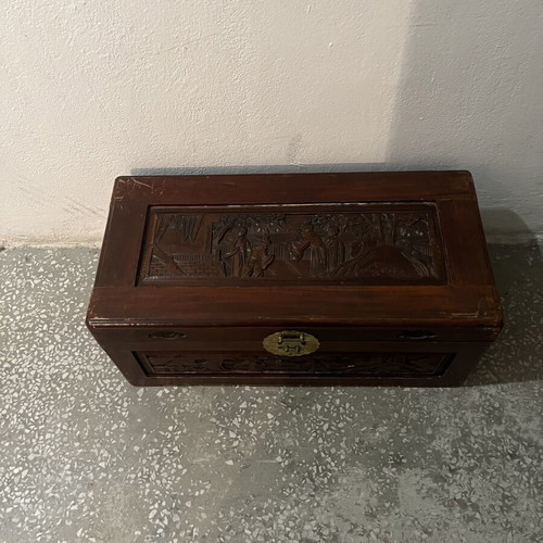 Vintage Chinese camphor wood chest with carved decorations