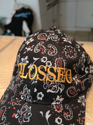 Bandana hat with paisley pattern like new, fabric