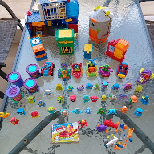 Super Zings large set with 43 heroes and accessories like new