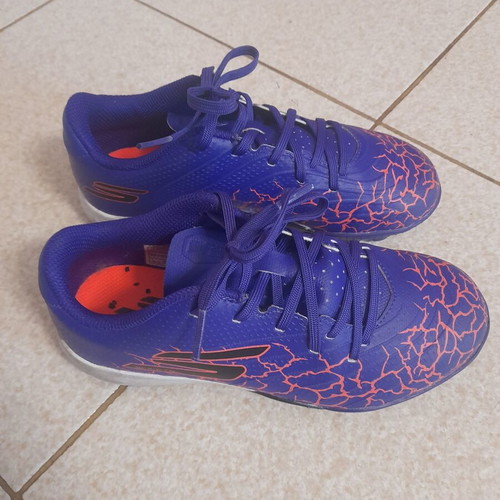 Skechers SKX 01 Academy Juniors football shoes size 32 like new purple with studs