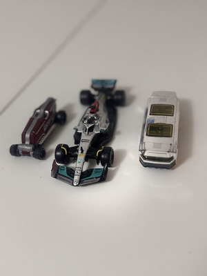 Παιδικά αυτοκινητάκια σετ 3, 2 Hot Wheels, σαν καινούργια