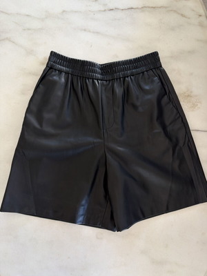 Zara Premium черни бермуди от изкуствена кожа с висока талия