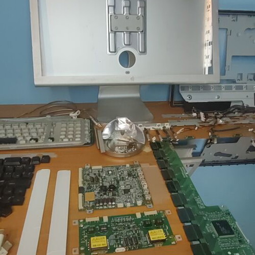 Apple Macintosh components used, including Cinema Display and keyboard from 2004