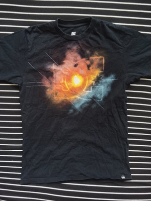 DC T-shirt like new, size S, black