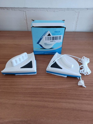 Magnetic window cleaning tool new