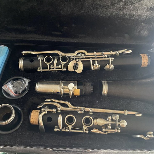 Clarinet Si-bemol (Bb) used, ebony with free carrying case