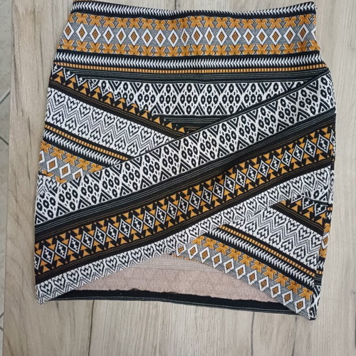 Bershka mini skirt like new, size S, geometric pattern
