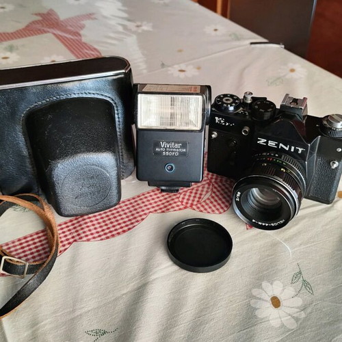 Camera Zenit 12xp & Flash Vivitar Auto Thyristor 550FD φωτογραφική μηχανή