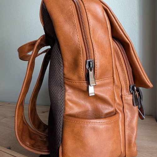 Vintage unisex backpack in brown faux leather with laptop compartment