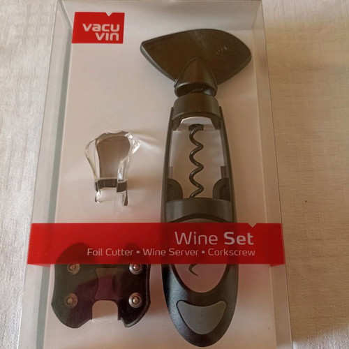 Vacuvin wine set of three pieces new