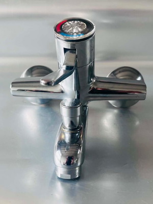 Wall-Mounted Bath Mixer Faucet like new, single lever, chrome
