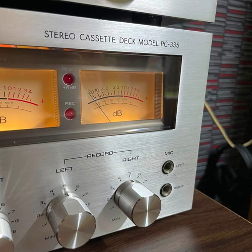 TOSHIBA audio set with deck, tuner, preamplifier and power amplifier