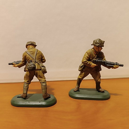 Britains Japanese soldier figures set of 10, like new