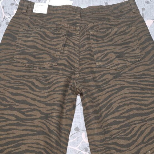 Mango straight animal print jean new, size XL