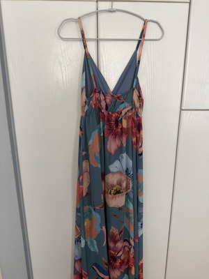 Maxi floral dress like new, size M
