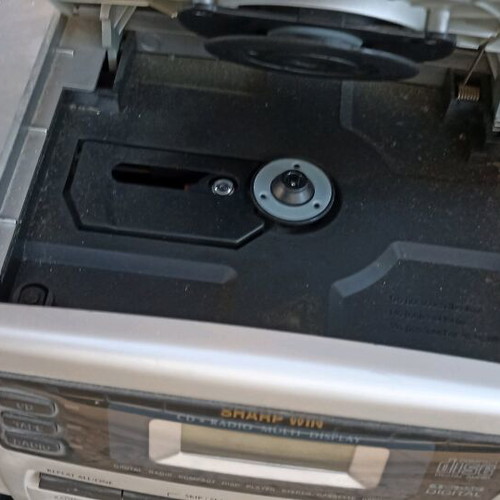 Radio CD used with detachable speakers and cassette