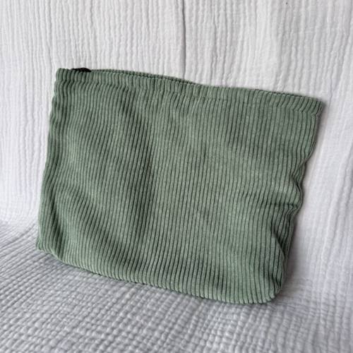 Makeup bag Athanasia in sage green ribbed corduroy pouch