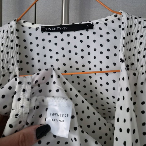 Twenty-29 wrap top polka dot size L like new