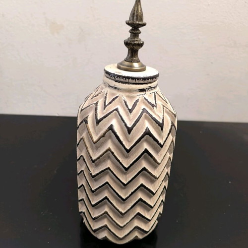 Decorative vase with lid like new with bronze handle
