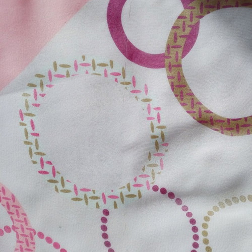 Women’s scarf used with geometric pattern in pink and brown