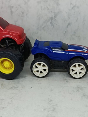 Monster cars σετ 3, τα 2 κουρδιστά, ένα Hot Wheels, σαν καινούργιο
